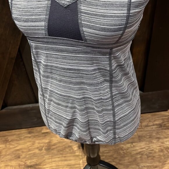 Lululemon grey on grey tank top - Picture 3 of 10
